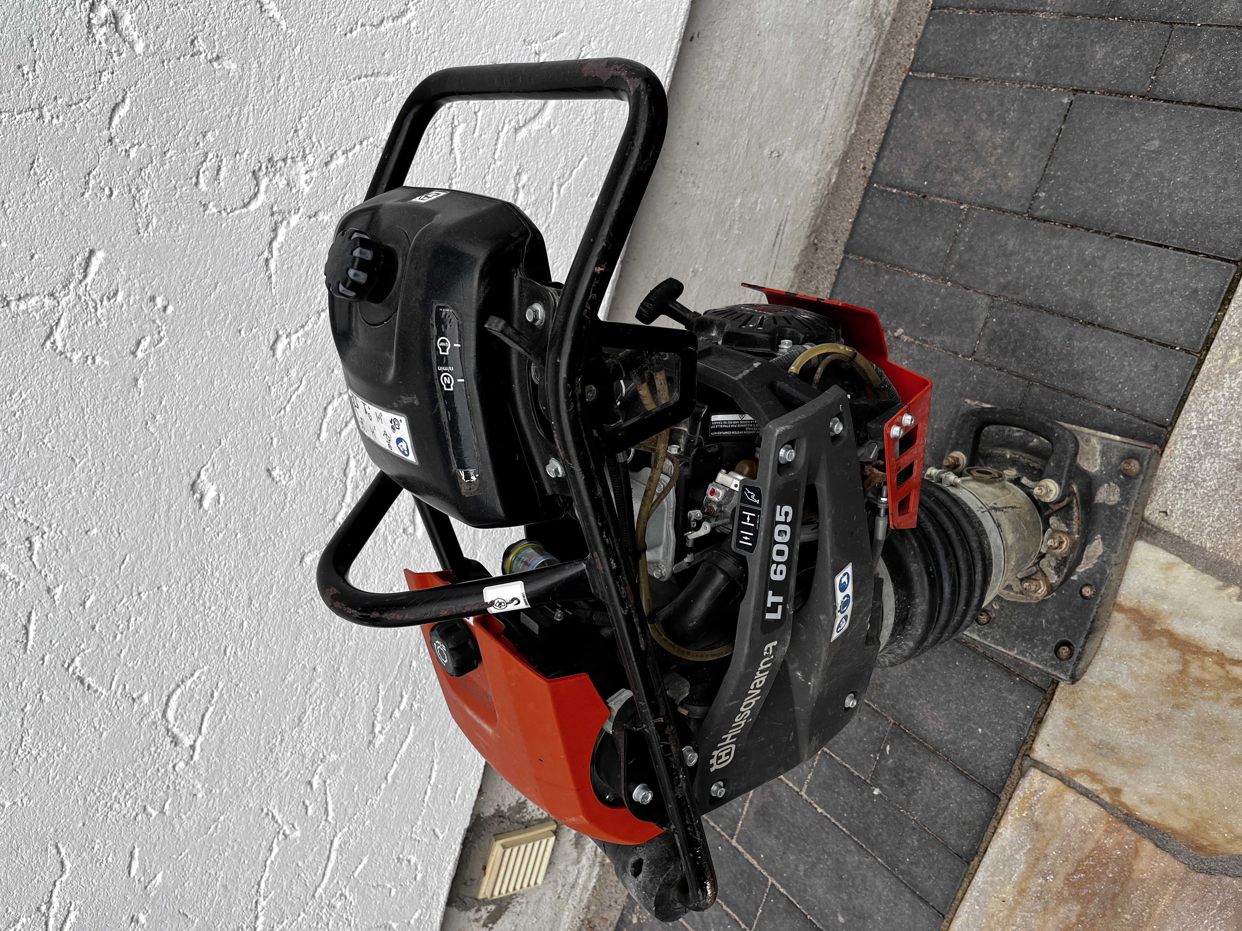 Stampfer Husqvarna LT 6005 zur Vermietung in Bad Aibling und im Landkreis Rosenheim